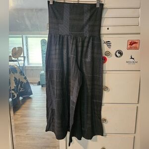 KEALOPIKO GAUCHO PANTS - SIZE SMALL - KAPA UILA PRINT - CHARCOAL BLACK COLOR